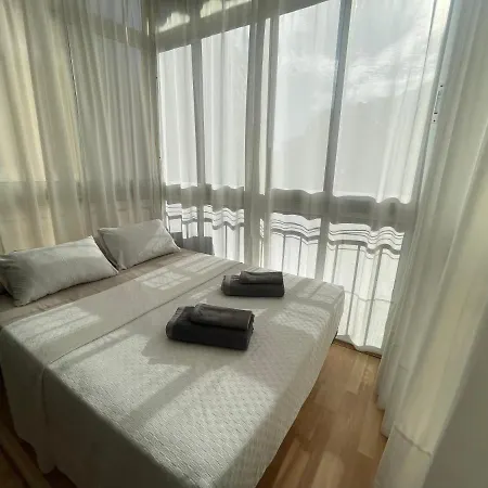 아파트 Isabel De Steram Flats *